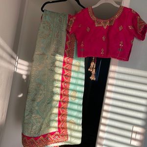 Pure silk Saree brand new just tried on Pre-stitched Draped sari